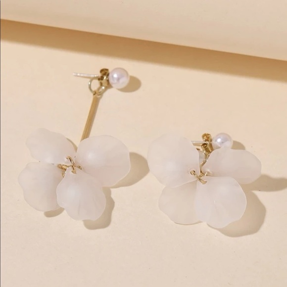 Flower Petals & Faux Pearl Drop Earrings - Picture 4 of 11